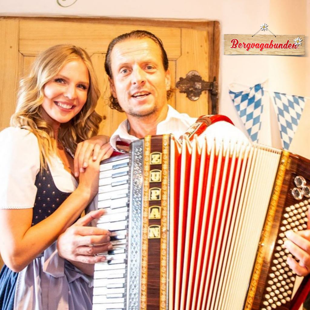 German folk music played on an accordion is very typical for Oktoberfest music! (© gadplan.com) German folk music