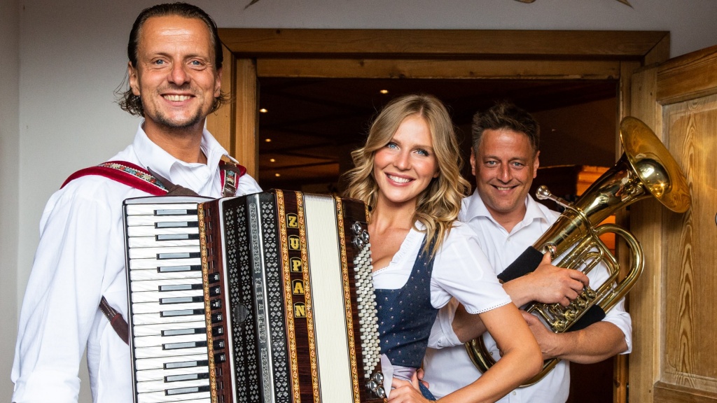 Rooftop party musicians Munich