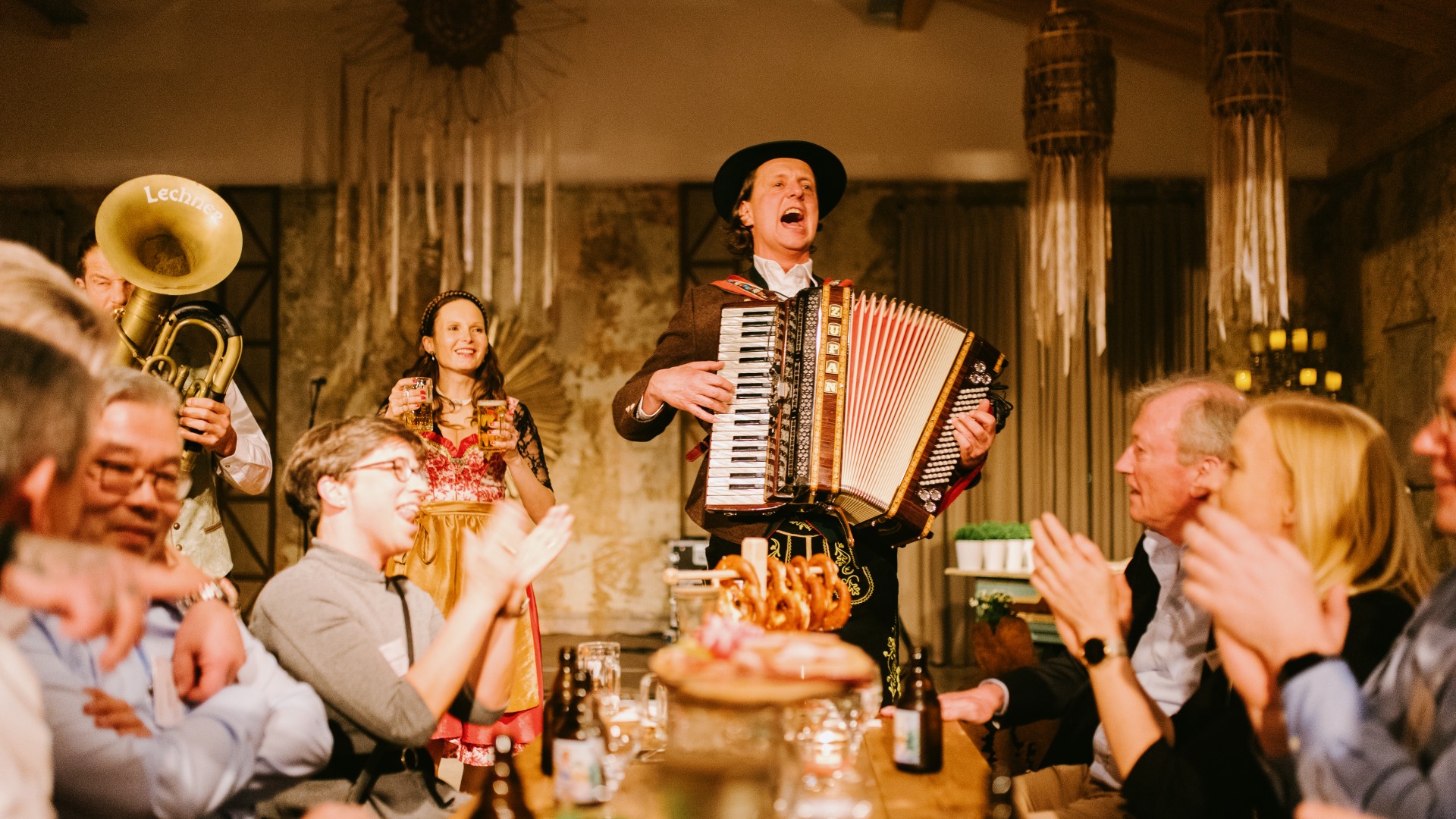 Musicians playing at a reception in Munich | © Bergvagabunden band